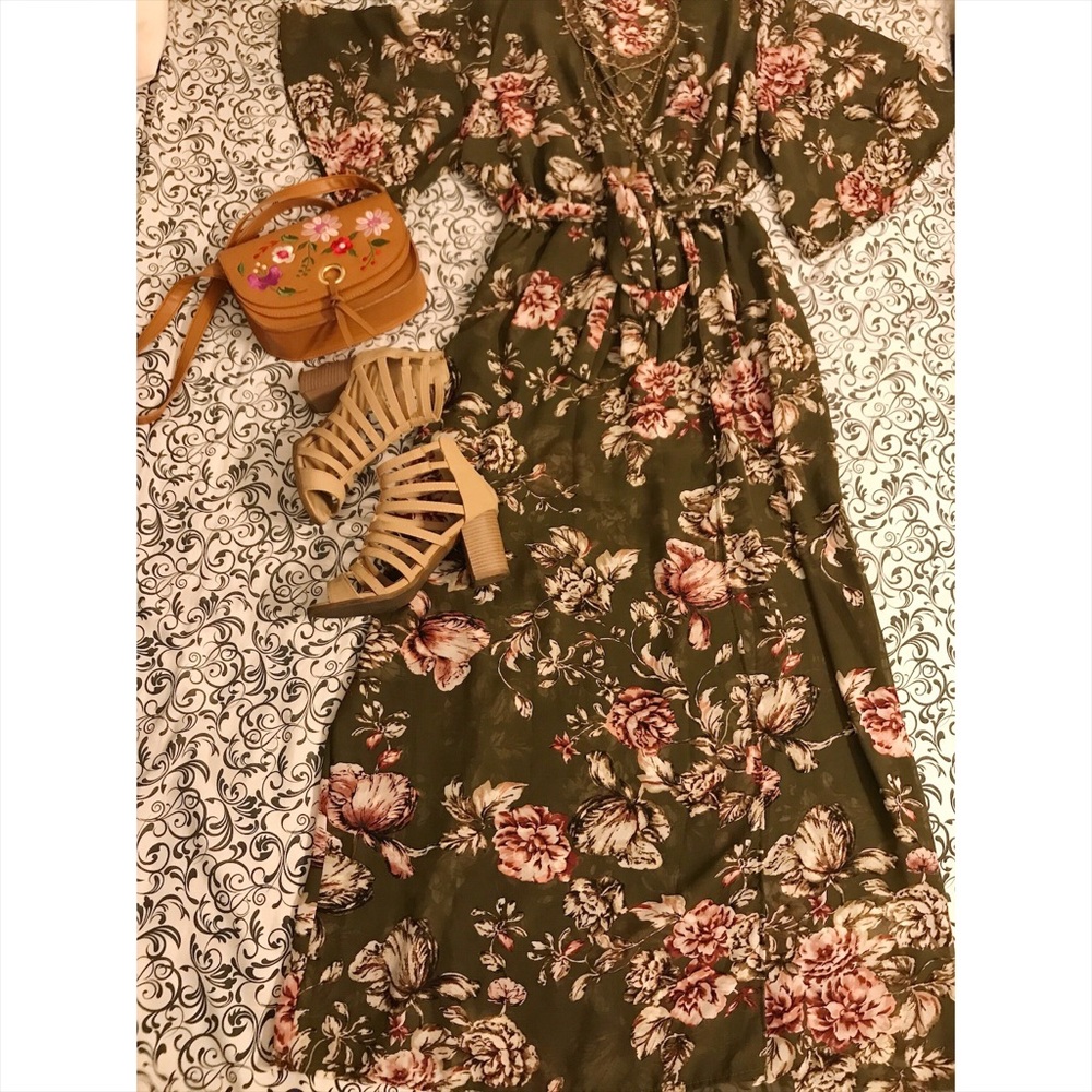 OLIVE FLORAL DRESS WITH BELL SLEEVE💚🌻